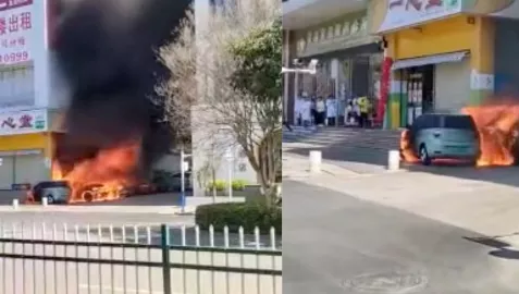 云南蒙自银河路-现实版殃及池鱼-电车自燃至旁边多辆油车躺枪-瞬间变火海